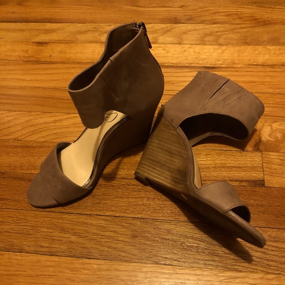 Stylish AND Trendy Stacked Heel Wedge Sandals with Wide Ankle Strap TAUPE BROWN - Picture 2 of 6